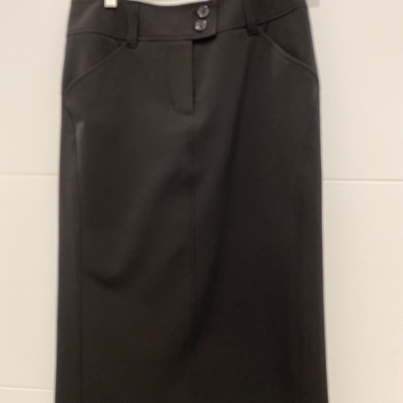 Gorgeous classic black skirt - Picture 2 of 8